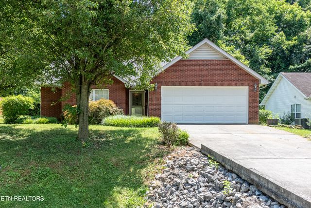 1032 Willow Creek Circle, Maryville, TN 37804