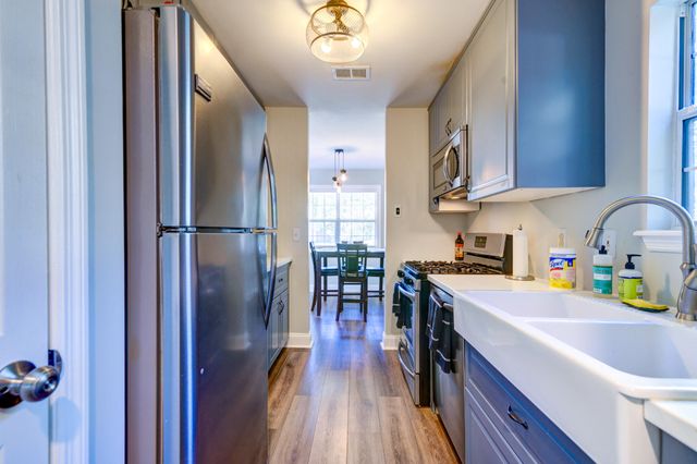 42 Woodleaf Court, Charleston, SC 29407