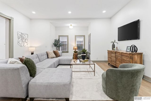 2110 S 33rd Street, Omaha, NE 68104