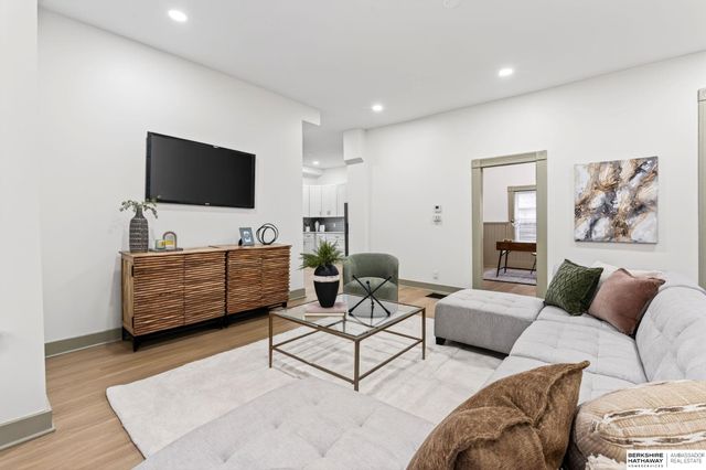 2110 S 33rd Street, Omaha, NE 68104