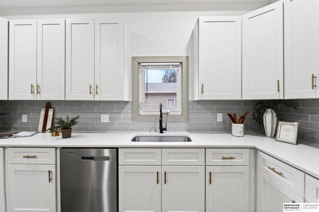 2110 S 33rd Street, Omaha, NE 68104