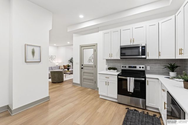 2110 S 33rd Street, Omaha, NE 68104