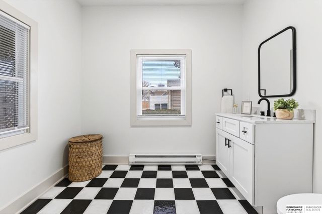 2110 S 33rd Street, Omaha, NE 68104