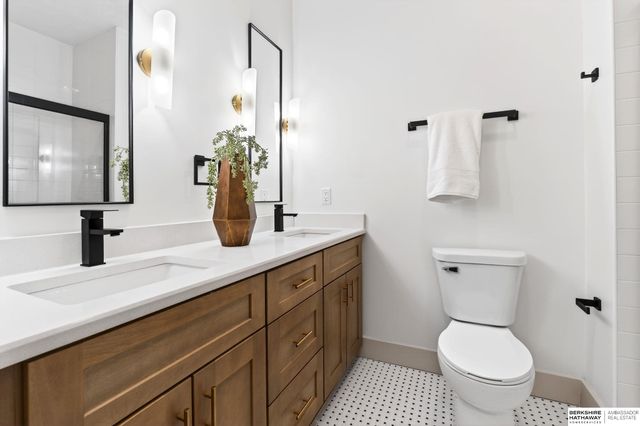 2110 S 33rd Street, Omaha, NE 68104