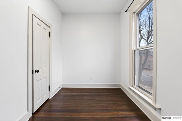 2110 S 33rd Street, Omaha, NE 68104