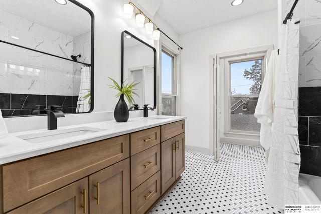 2110 S 33rd Street, Omaha, NE 68104