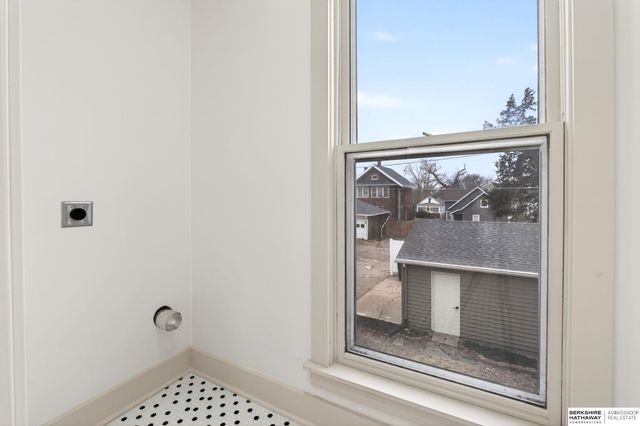 2110 S 33rd Street, Omaha, NE 68104