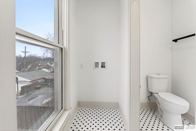 2110 S 33rd Street, Omaha, NE 68104