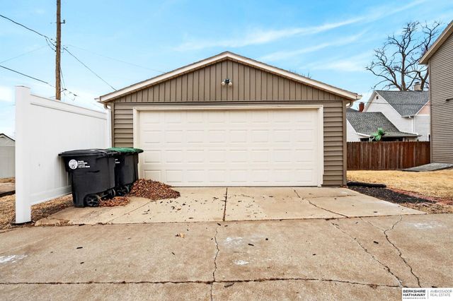 2110 S 33rd Street, Omaha, NE 68104