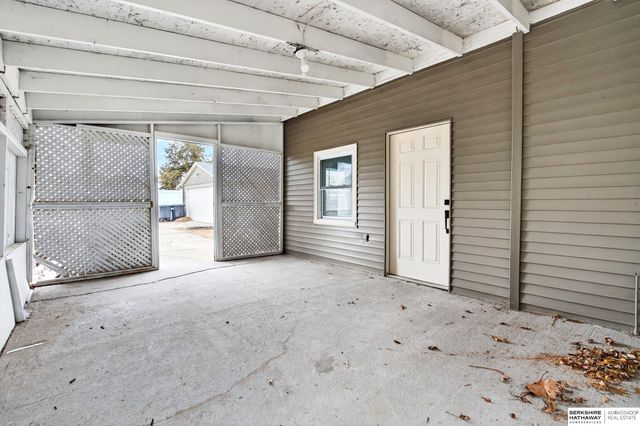 2110 S 33rd Street, Omaha, NE 68104