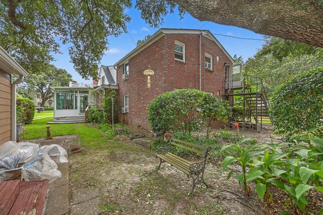 4 Oakdale Place, Charleston, SC 29407
