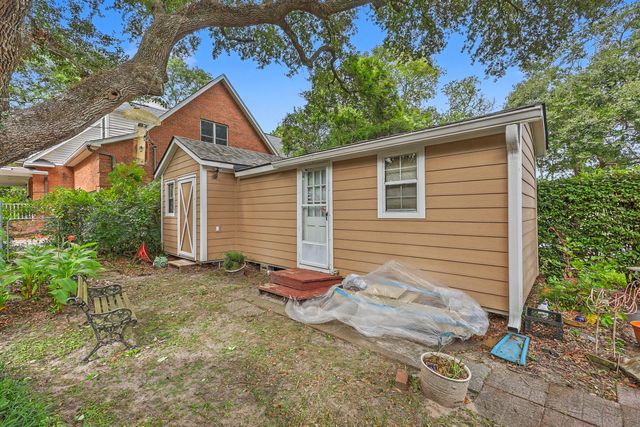 4 Oakdale Place, Charleston, SC 29407