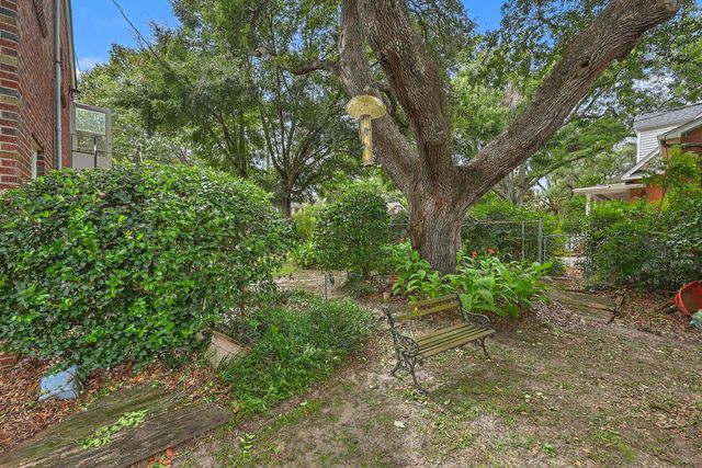 4 Oakdale Place, Charleston, SC 29407