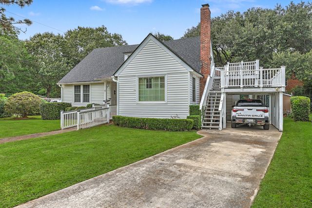 4 Oakdale Place, Charleston, SC 29407