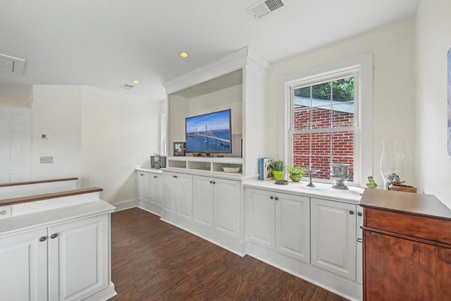 4 Oakdale Place, Charleston, SC 29407