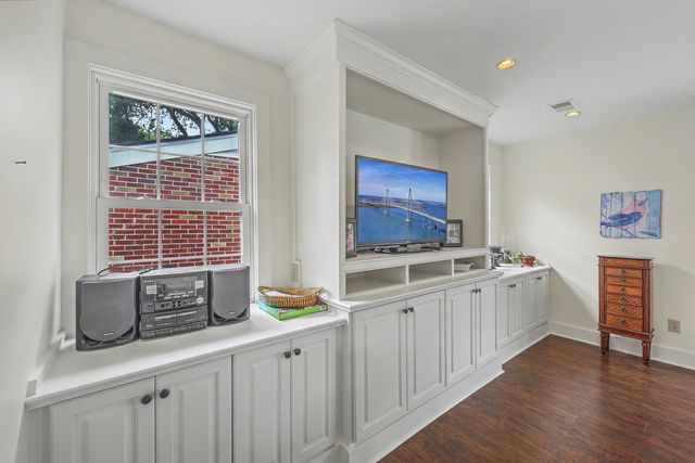 4 Oakdale Place, Charleston, SC 29407