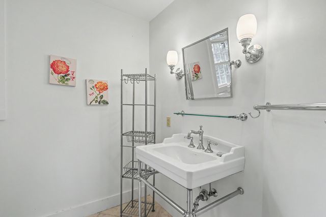 4 Oakdale Place, Charleston, SC 29407