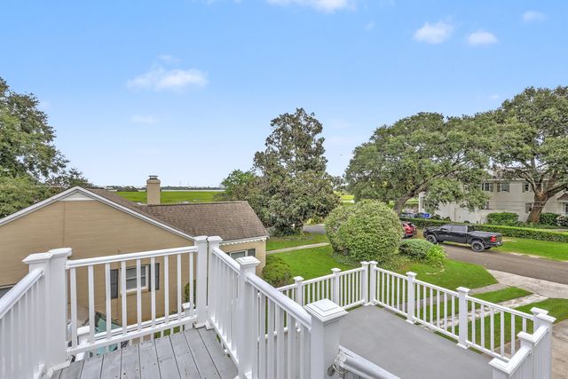 4 Oakdale Place, Charleston, SC 29407