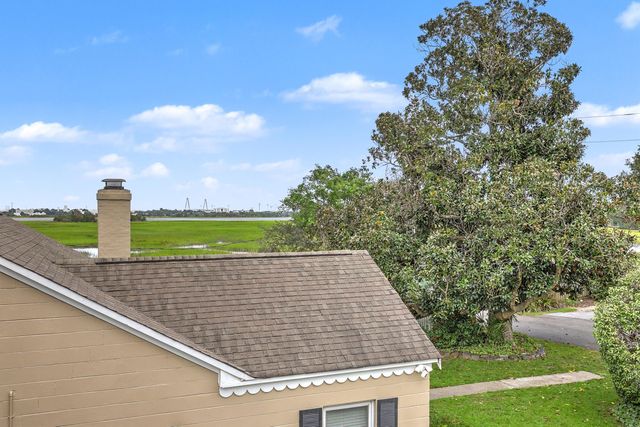 4 Oakdale Place, Charleston, SC 29407