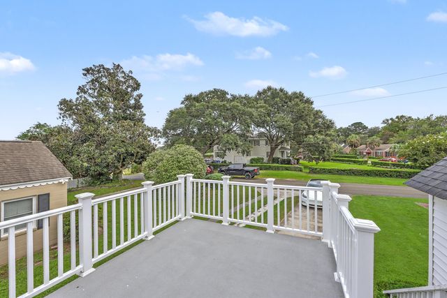 4 Oakdale Place, Charleston, SC 29407