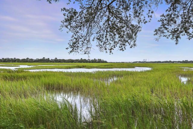 4 Oakdale Place, Charleston, SC 29407