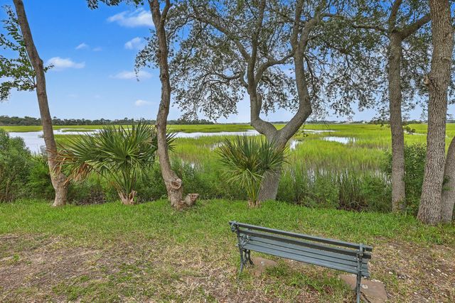 4 Oakdale Place, Charleston, SC 29407