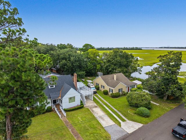 4 Oakdale Place, Charleston, SC 29407