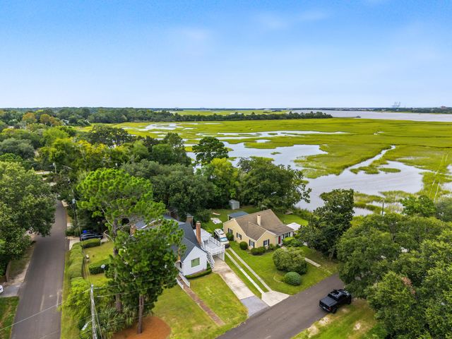 4 Oakdale Place, Charleston, SC 29407