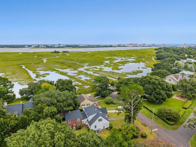 4 Oakdale Place, Charleston, SC 29407