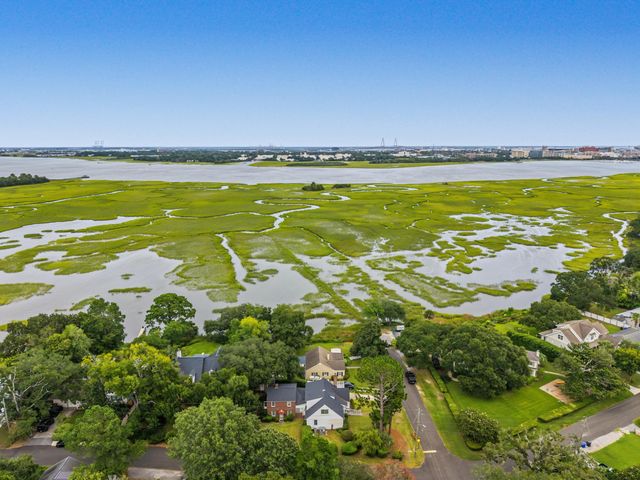4 Oakdale Place, Charleston, SC 29407