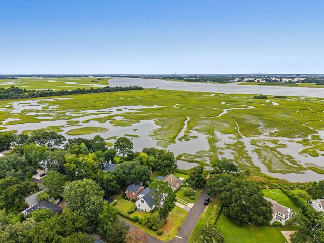 4 Oakdale Place, Charleston, SC 29407