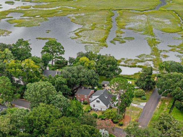 4 Oakdale Place, Charleston, SC 29407