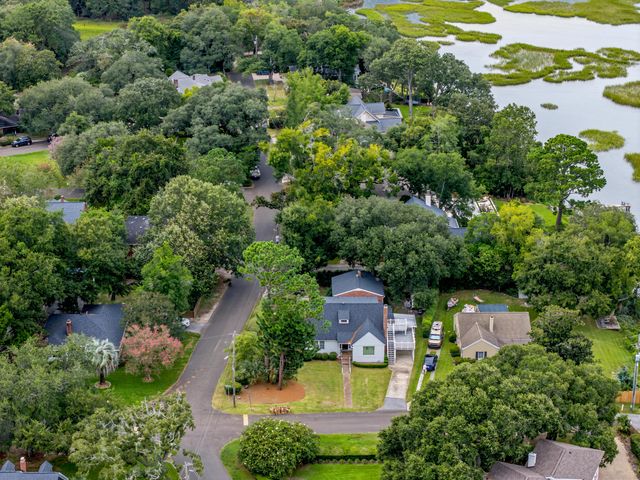 4 Oakdale Place, Charleston, SC 29407