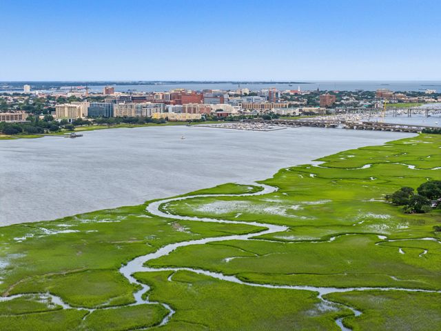 4 Oakdale Place, Charleston, SC 29407