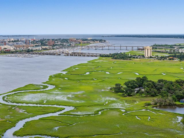 4 Oakdale Place, Charleston, SC 29407