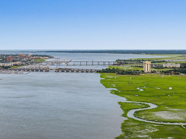 4 Oakdale Place, Charleston, SC 29407