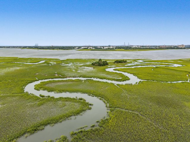 4 Oakdale Place, Charleston, SC 29407
