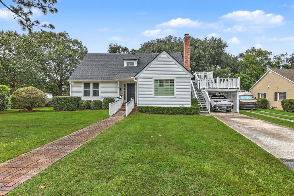 4 Oakdale Place, Charleston, SC 29407