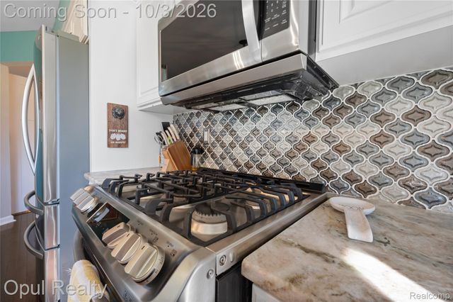 49707 Cooke Avenue, Plymouth Charter Township, MI 48170