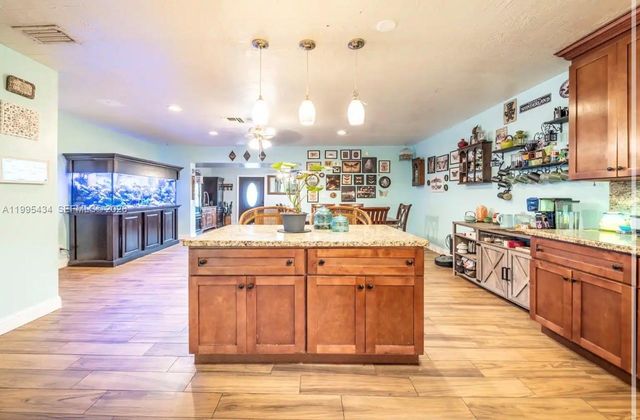 6890 SW 57th St, Davie, FL 33314