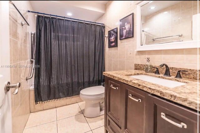 6890 SW 57th St, Davie, FL 33314