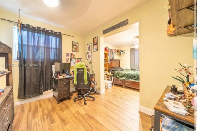 6890 SW 57th St, Davie, FL 33314