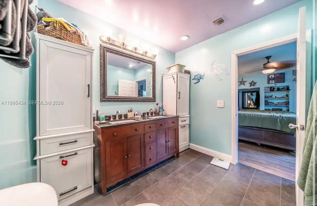 6890 SW 57th St, Davie, FL 33314