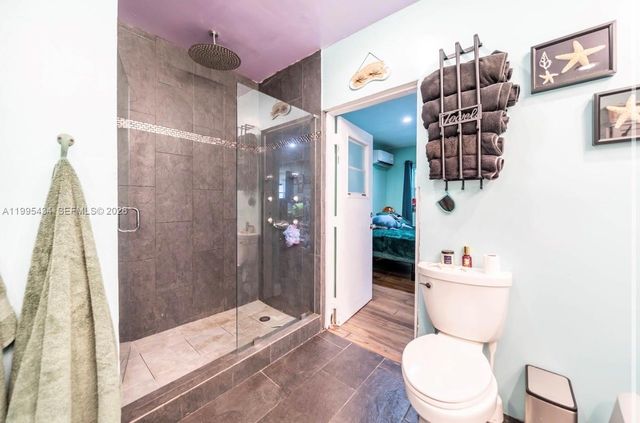 6890 SW 57th St, Davie, FL 33314