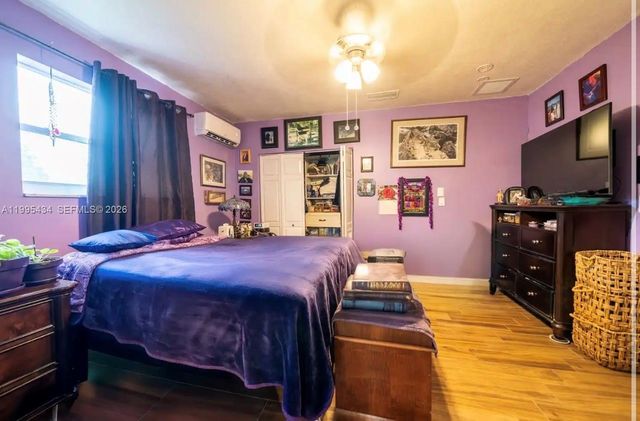 6890 SW 57th St, Davie, FL 33314