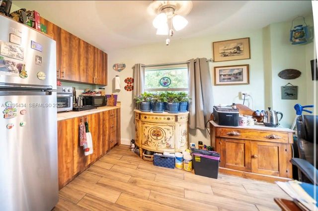 6890 SW 57th St, Davie, FL 33314