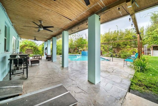 6890 SW 57th St, Davie, FL 33314