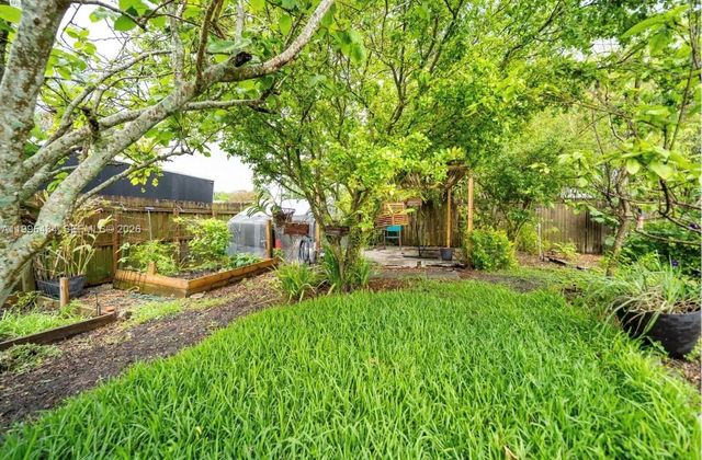 6890 SW 57th St, Davie, FL 33314