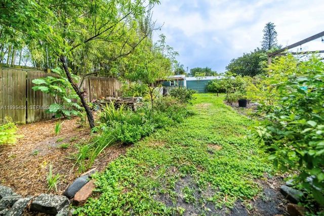 6890 SW 57th St, Davie, FL 33314