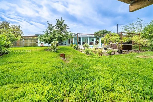 6890 SW 57th St, Davie, FL 33314